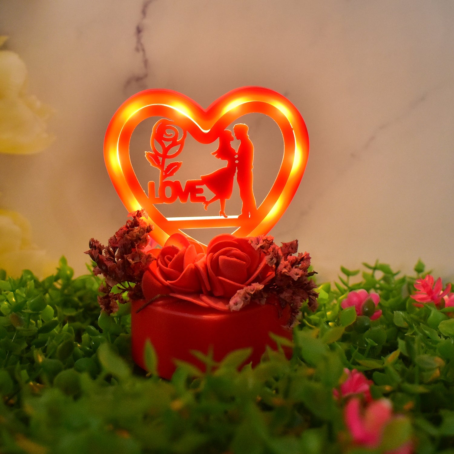 Heart-Shaped Decorative Couple Statue Heart-Shaped Decorative Couple Statue